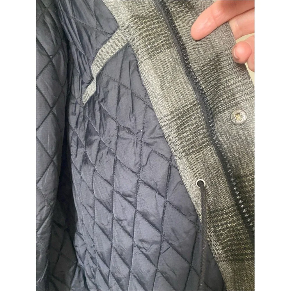 Billabong’s Men’s Gray Plaid Hooded 4 Pocket 1 inside Jacket With Adjustable Fit
